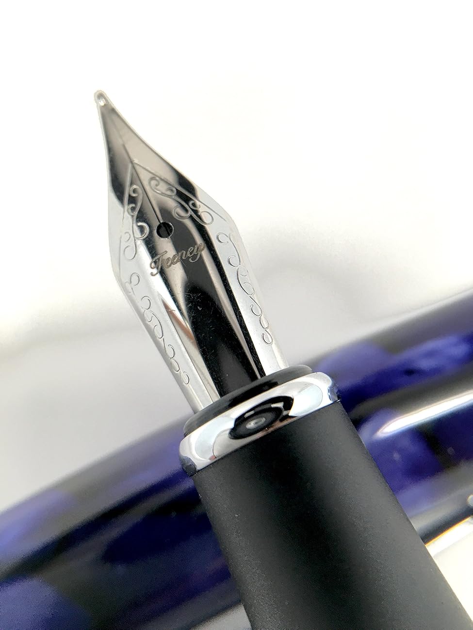 Fountain Pen The Classic Edition Medium Nib With Ink Cartridge and