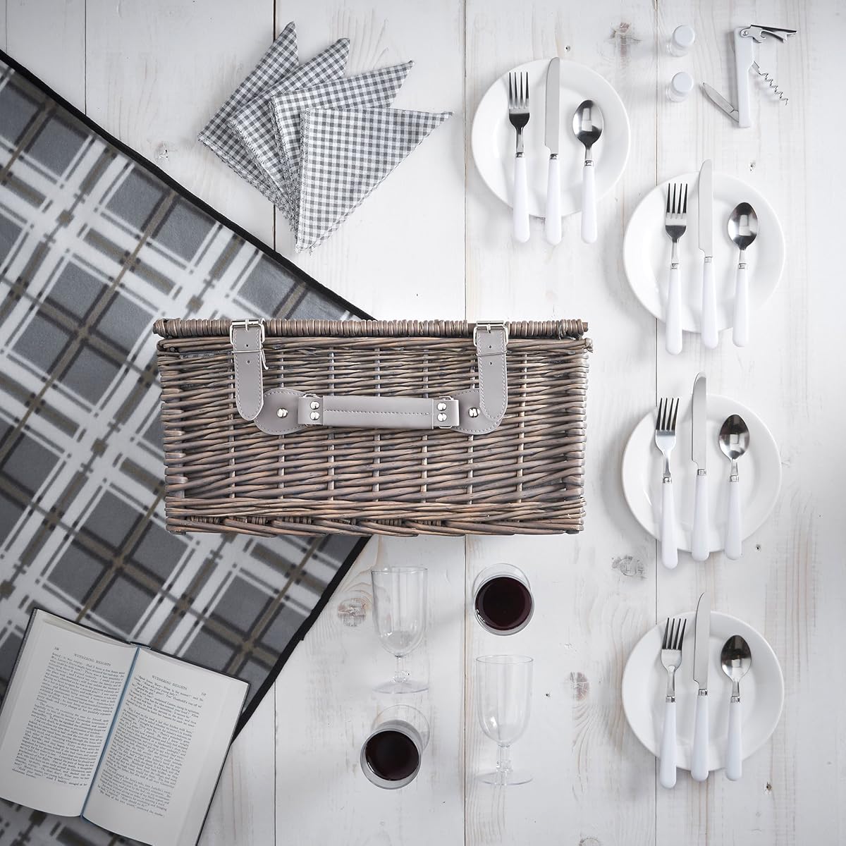 VonShef Deluxe 4 Person Traditional Wicker Picnic Basket Hamper with