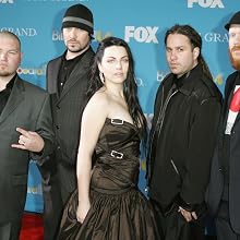 Evanescence - 2004 Billboard Music Awards - Arrivals