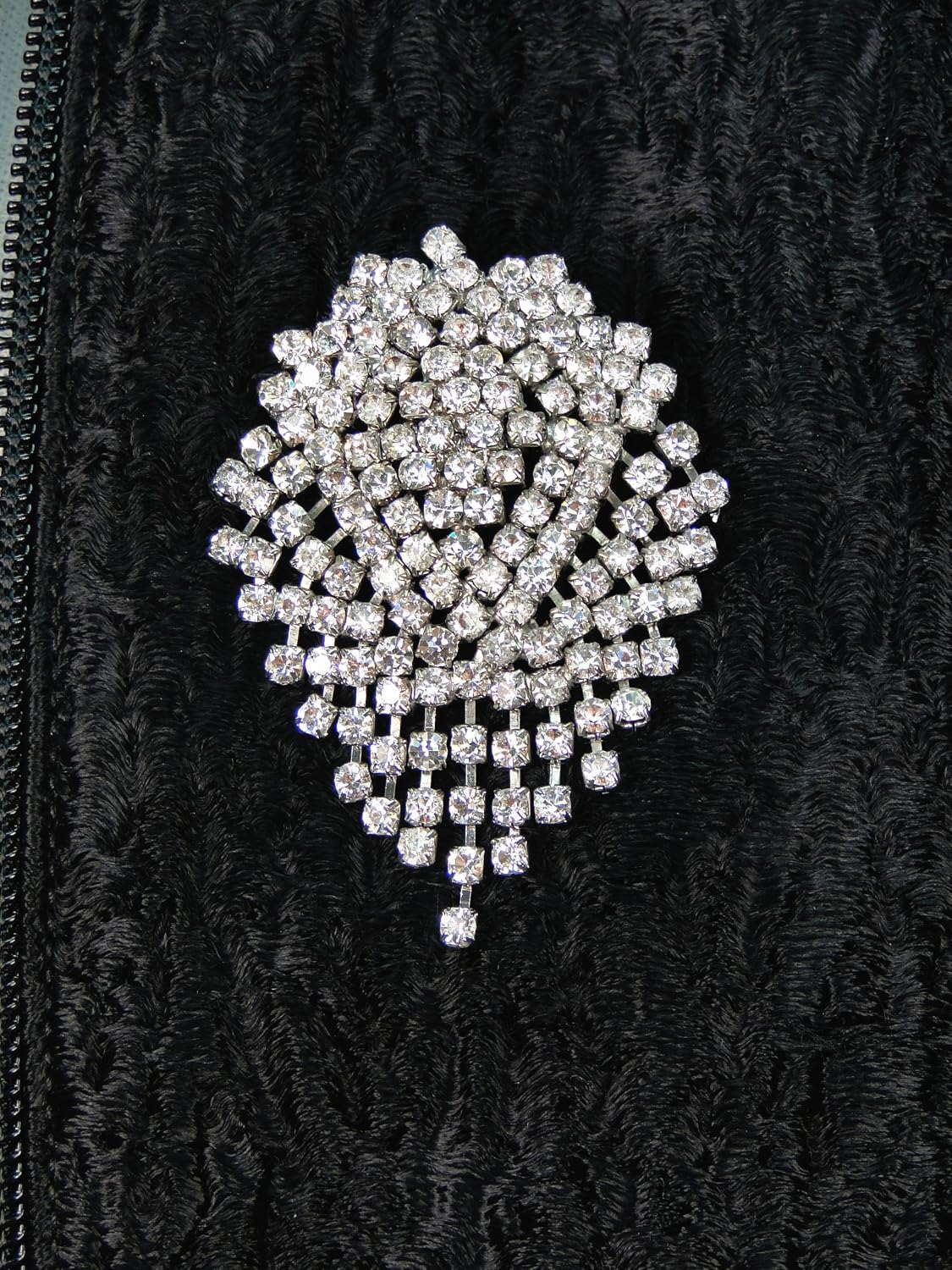 Wedding Brooches for Men Which Matches with Suits