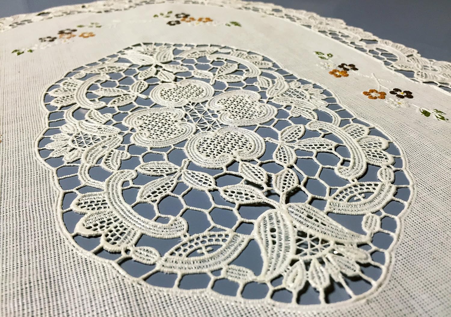 Vinyl Lace Placemat Cream 12"x 18" Set Of 4 Non Slip 1304