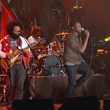 TV on the Radio - 2006 mtvU Woodie Awards - Show
