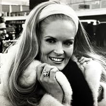 Lynn Anderson - Music Personalities pic: 11th March 1971. American country singer Lynn Anderson pictured at London's Heathrow Airport at the time her song "Rose Garden" was a big hit.