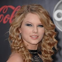 Taylor Swift - 2007 American Music Awards - Arrivals