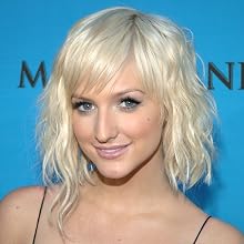Ashlee Simpson - 2005 Billboard Music Awards - Red Carpet