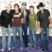 Kinky - 2004 MTV Video Music Awards Latin America - Arrivals
