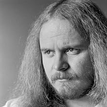 Ronnie Van Zant - Lynyrd Skynyrd Interviewed at Stouffer's Hotel - July 10, 1976