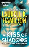 Hamilton, Laurell K.: A Kiss of Shadows: Library Edition Hamilton, Laurell K.: A Kiss of Shadows: Library Edition