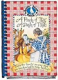 Gooseberry Patch Staff: M524 A Pinch of This, a Dash of That: Favorite family recipes that are hand-picked and Time-tested Gooseberry Patch Staff: M524 A Pinch of This, a Dash of That: Favorite family recipes that are hand-picked and Time-tested