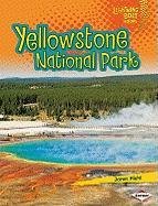Yellowstone Natl Park (Lightning Bolt Books: Famous Places) by Janet Piehl