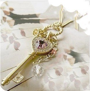 Buyinhouse Fashion Gold Noble Faux With The Key to The Heart Pendant Necklace