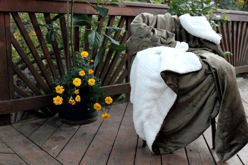Tache Green and White Super Soft Sherpa Evergreen Micro Fleece Throw Blanket 50