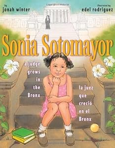 Sonia Sotomayor: A Judge Grows in the Bronx / La juez que crecio en el Bronx (Spanish Edition)