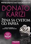 Zena sa cvetom od papira