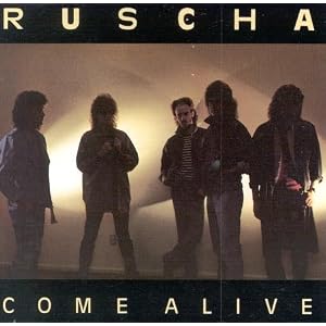 Capa de Come Alive