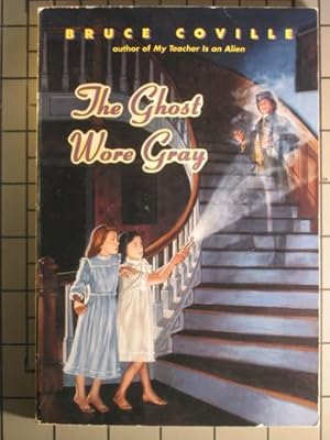 The Ghost Wore Gray (Bantam Skylark Book)