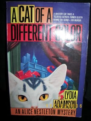 A Cat of a Different Color: An Alice Nestleton Mystery (Thorndike Press Large Print Paperback Series)