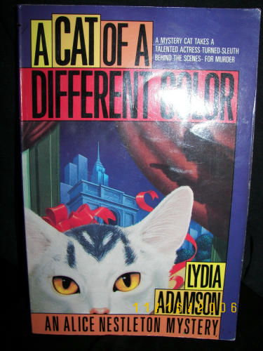 A Cat of a Different Color: An Alice Nestleton Mystery (Thorndike Press Large Print Paperback Series) by Lydia Adamson