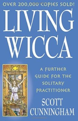 Living Wicca: A Further Guide for the Solitary Practitioner (Llewellyn's Practical Magick)