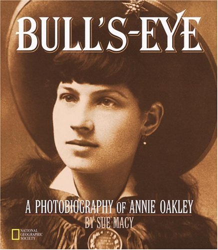 Bull's-Eye: A Photobiography Of Annie Oakley (Photobiographies) by Sue Macy