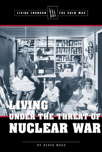 Living Under Threat of Nuclear War (Living Through the Cold War) by Derek C. Maus