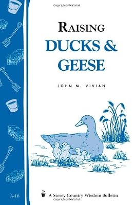 Raising Ducks & Geese: Storey's Country Wisdom Bulletin A-18 (Storey Publishing Bulletin)