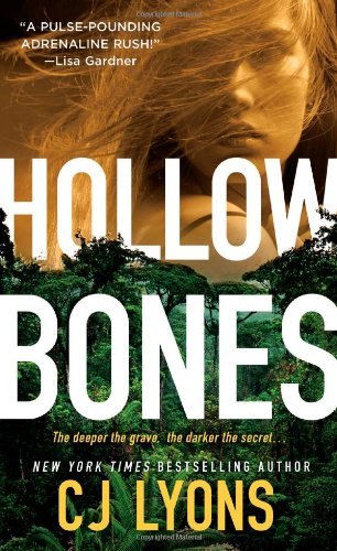 Hollow Bones (Special Agent Caitlyn Tierney) by CJ Lyons