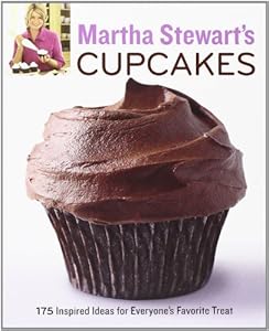 Martha Stewart's Cupcakes: 175 Inspired Ideas for Everyone's Favorite Treat by Martha Stewart Living Magazine