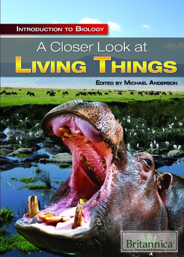 A Closer Look at Living Things by Michael Anderson  (Editor)