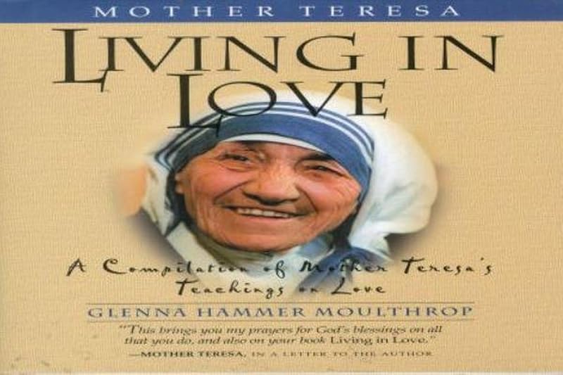 Mother Teresa: Living in Love: A Compilation of Mother Teresa's Teachings on Love by Glenna Hammer Moulthrop