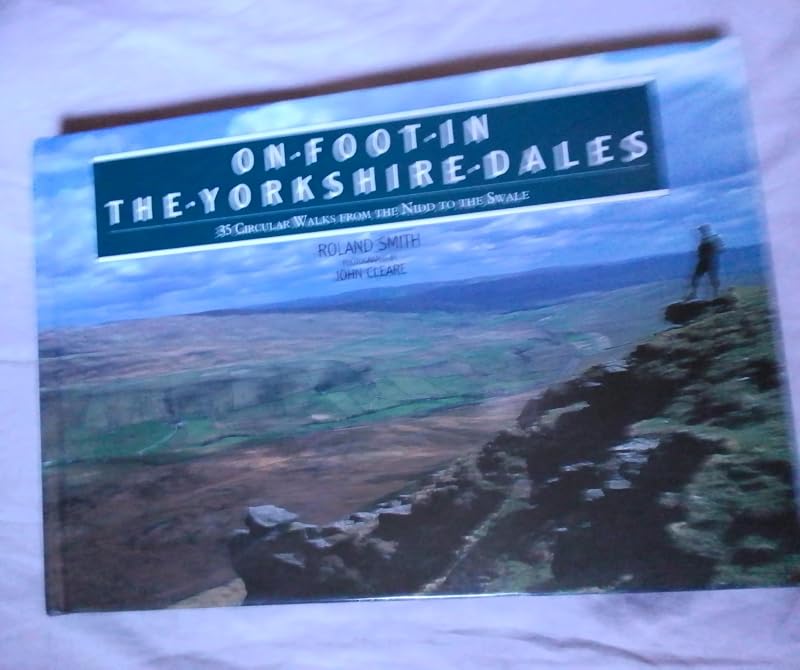 On Foot in the Yorkshire Dales: 35 Circular Walks from the Nidd to the Swale by Roland Smith