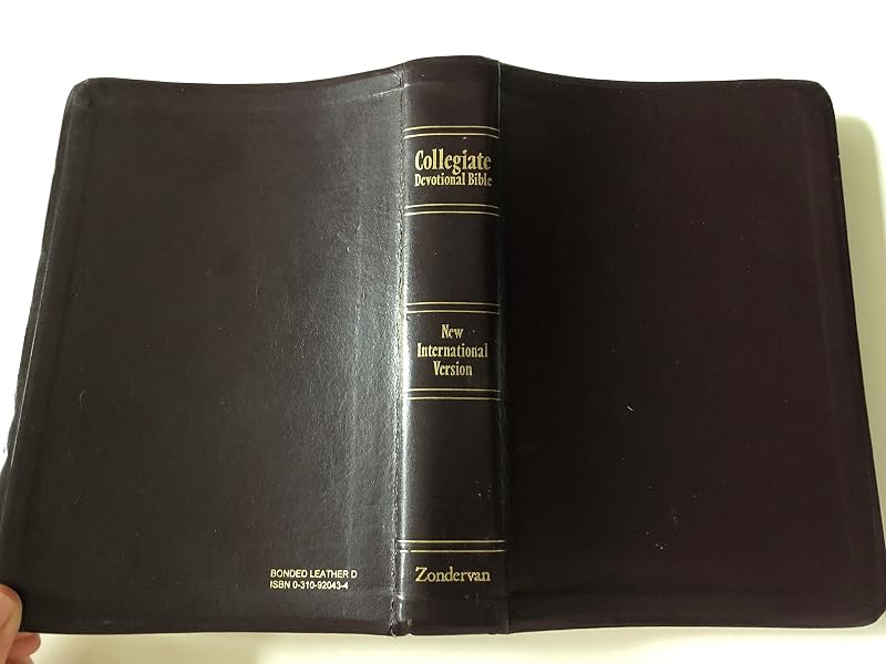 Collegiate Devotional Bible: Devotions for Knowing God and Discovering His Purpose for Your Life Bonded Leather, Black by The Navigators