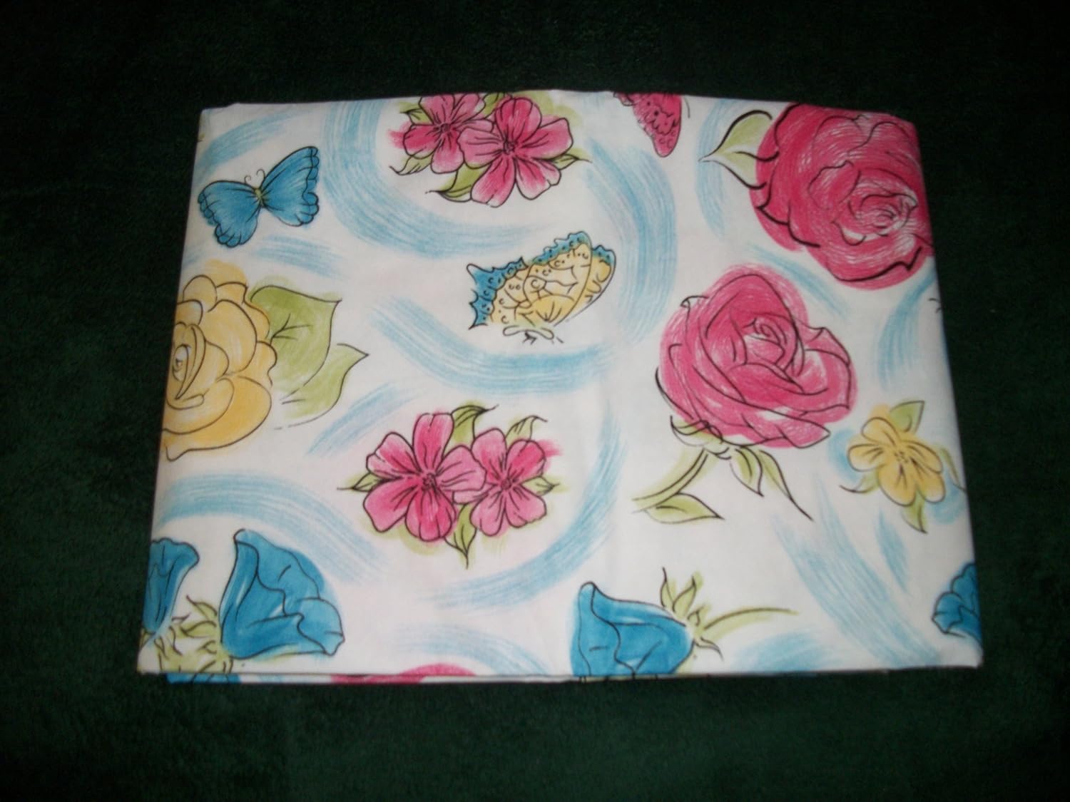 

Beautiful Roses and Flowers 52 x 70 Inch Vinyl Flannel back Tablecloth