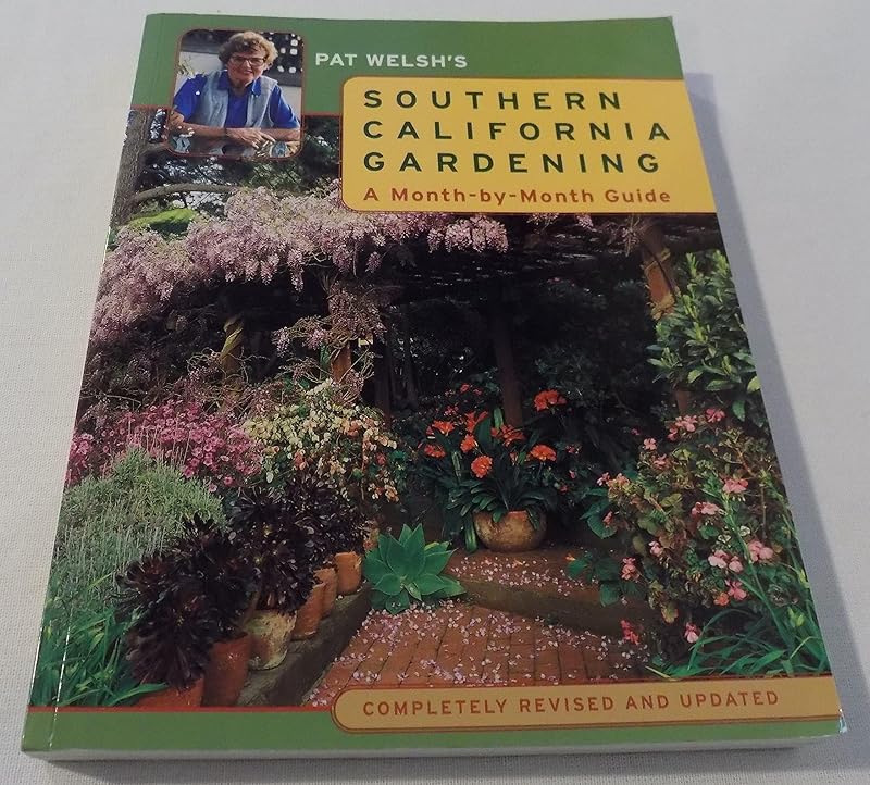 Pat Welsh's Southern California Gardening: A Month-by-Month Guide by Pat Welsh
