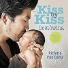 Kiss by Kiss / ocêhtowina: A Counting Book for Families (Cree and English Edition)