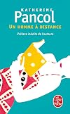Un homme à distance