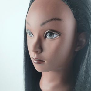Frisördocka för flätning och styling av hår svart_voghion.com