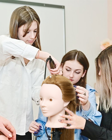 Echt haar oefenhoofd voor kappers en make-up styling oefeningen_voghion.com