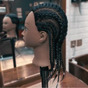 Frisördocka för flätning och styling av hår svart_voghion.com